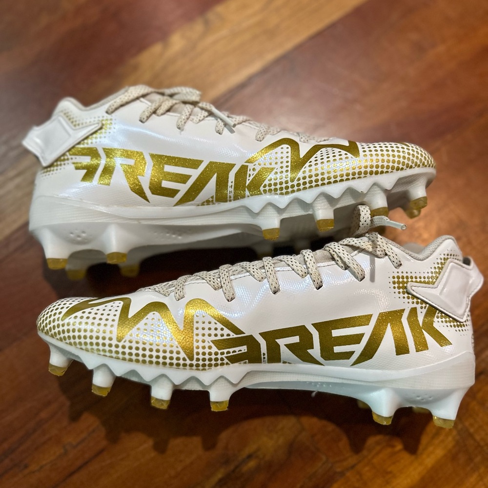 Adidas Freak 22 White Gold Metallic Football Cleats GW3420 Men’s Size 10
